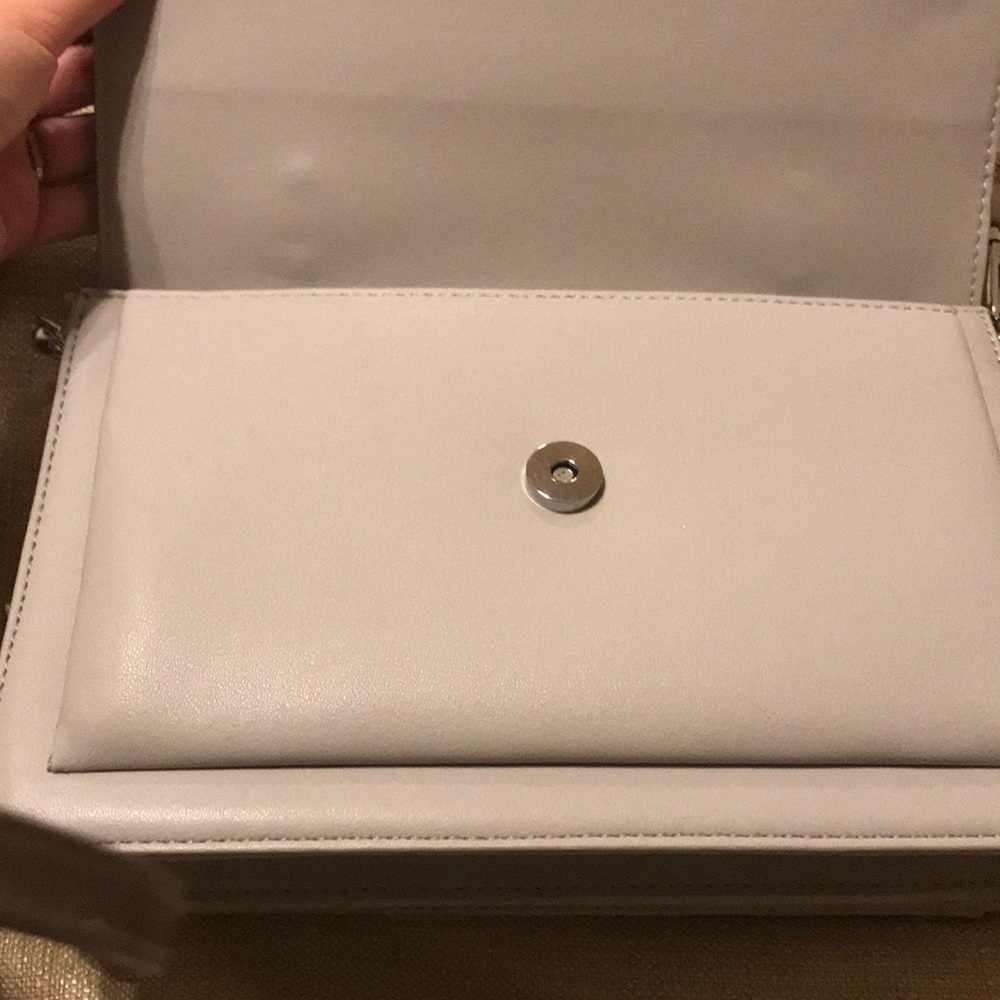 Handbag - Picture 2 of 3
